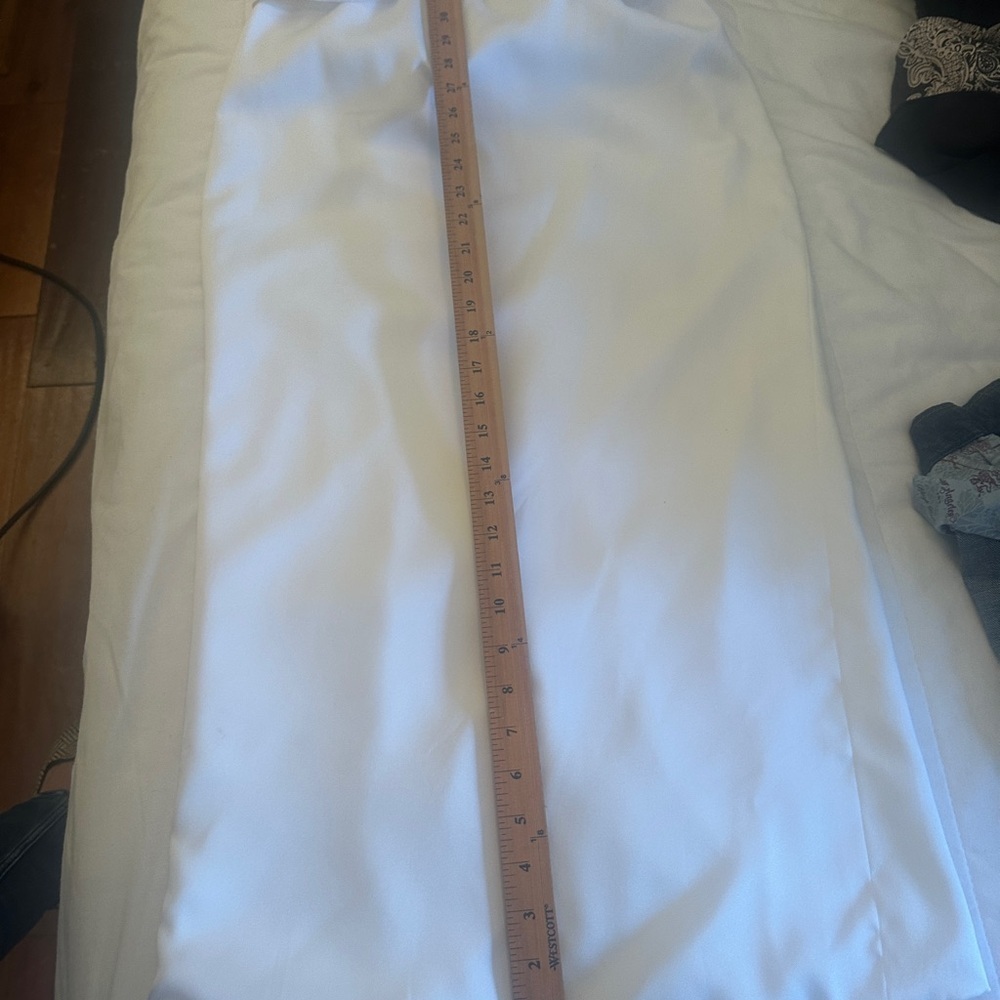 Vintage White Strapless corset wedding Gown pencil skirt with bow details - Picture 10 of 13